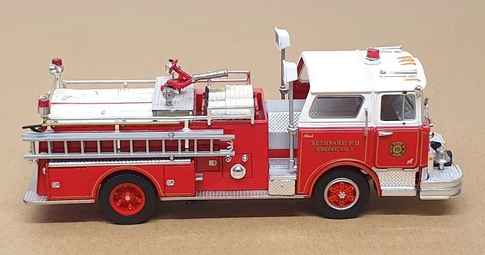 Corgi 1/50 Scale US52008 - Mack CF Pumper Engine Co. 1 Bethpage NY - Red/White - Image 3 of 4