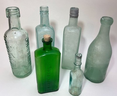 Restposten 6 antike Vintage Glasflaschen | Lipton Tea JH Crawford Newcastle grün