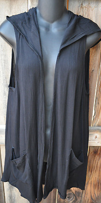 ART TO WEAR NEW STYLE DEWI HOODED VEST IN SOLID BLACK BY MISSION CANYON,OS!