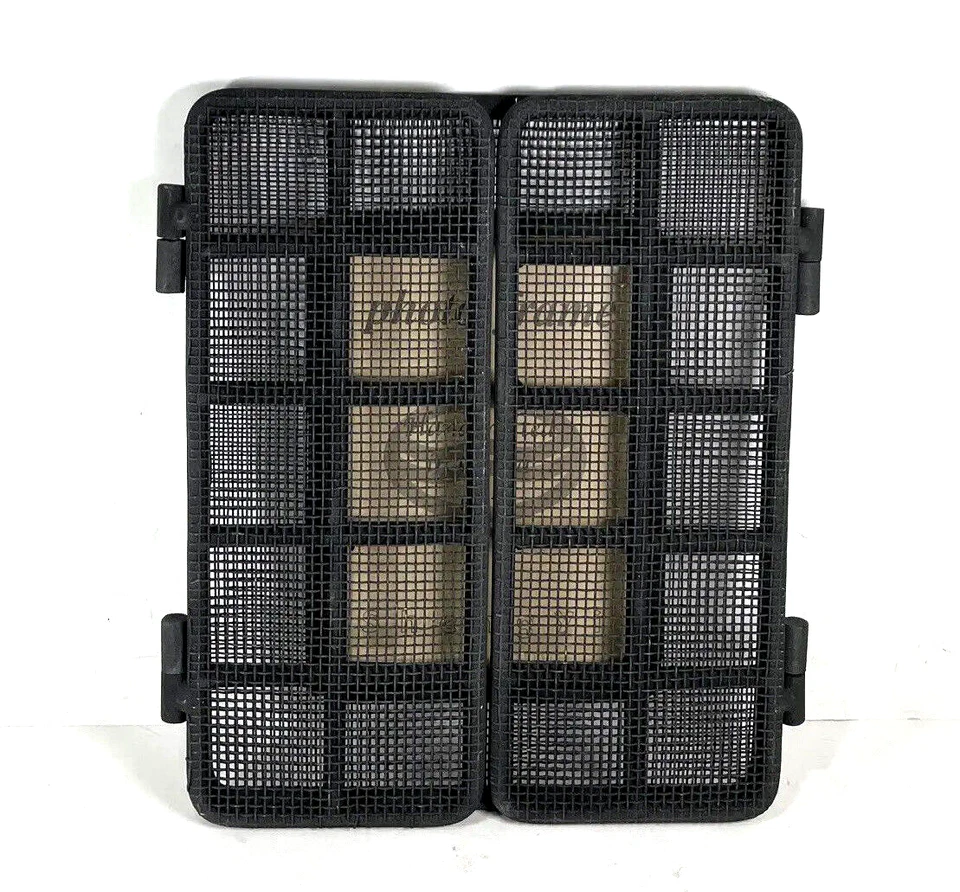 Shengyi Rustic Black Metal Folding Picture Frame - Image 3 of 4