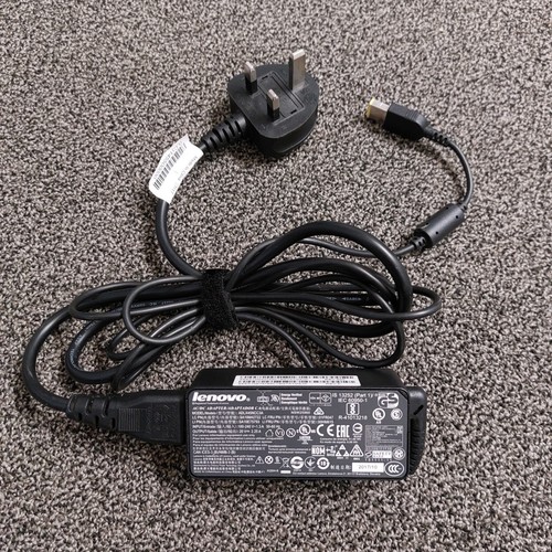 ORIGINAL LENOVO LAPTOP LADEGERÄT RECHTECKIGE SPITZE 20V-2,25A, 45W MIT NETZKABEL