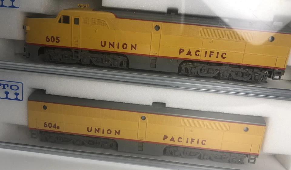 KATO N PA-1 & PB-1 Locomotive Set Union Pacific Road #106-0803 Tested - Image 2 of 4