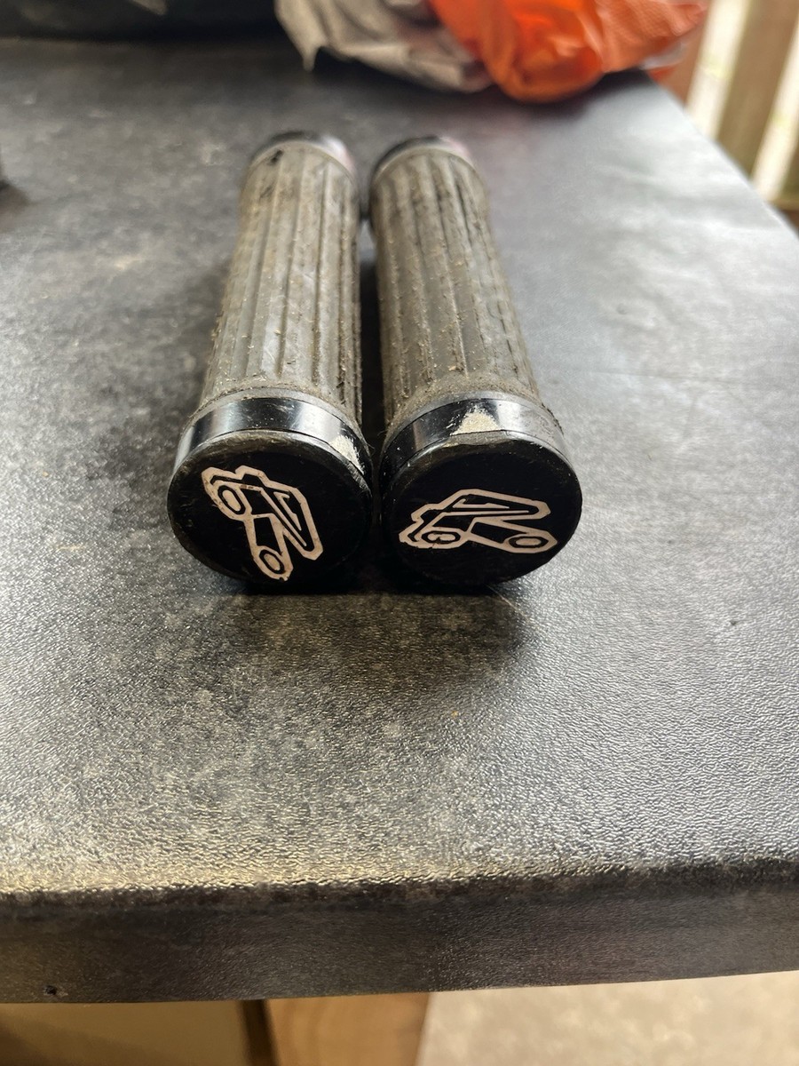 Renthal Lock On Grips Bike Traction Ultra Tacky Black- Part Worn - Main Image