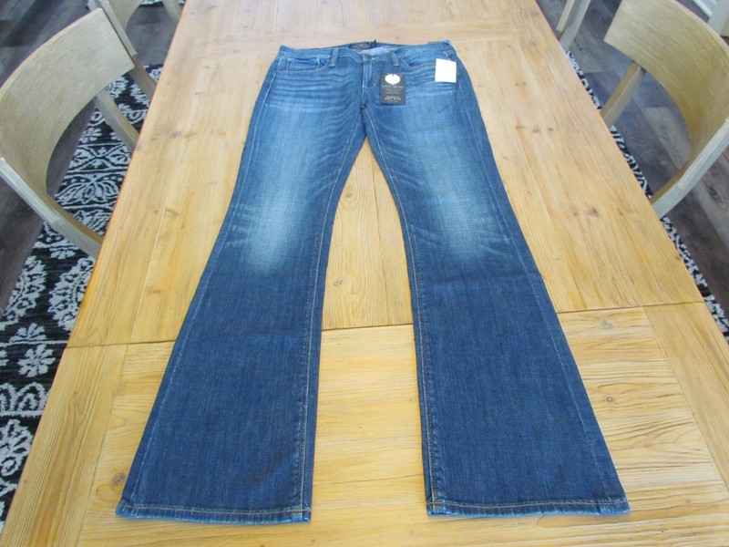 NWT Lucky Brand Women's Size 29 Regular Charlie Baby Boot Jean 7W13312 $99