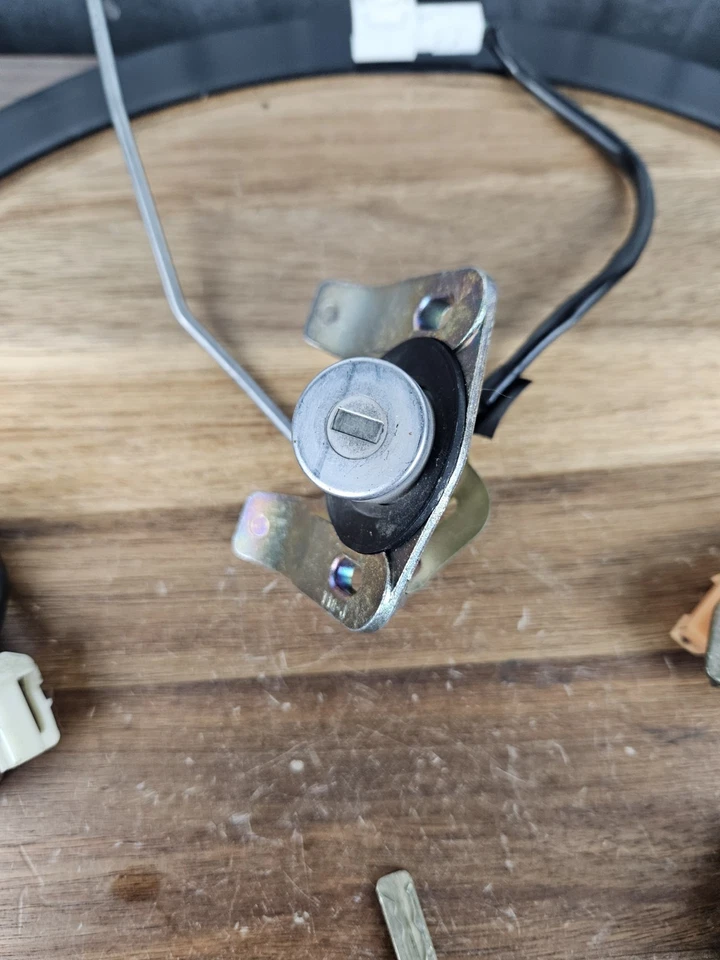 01-02 LEXUS GS300 2JZGE A/T IGNITION GLOVE DOOR TRUNK LOCK KEY SET OEM - Image 3 of 4