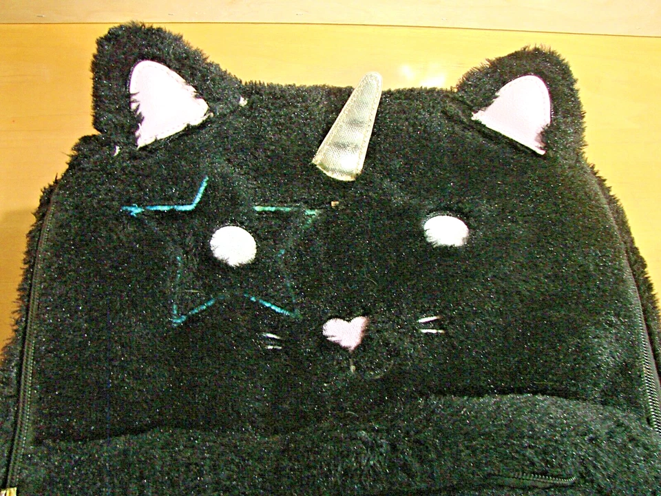 Mochila Betsey Johnson Negra Imitación Piel Gato Unicornio Bolsillos Grandes Luv Betsey 13x15" Foto 2 de 4