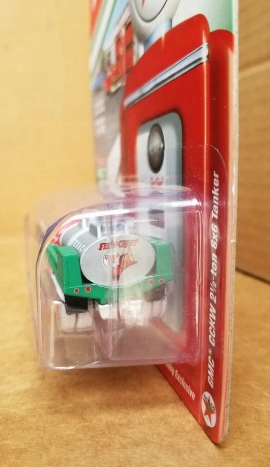 Johnny Lightning Texaco White Lightning Chase GMC CCKW 2.5-Ton 6x6 Tanker Truck - Image 3 of 4