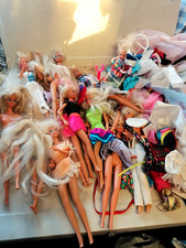 COLLECTION OF BARBIE DOLLS AND CLOTHS BUNDLE