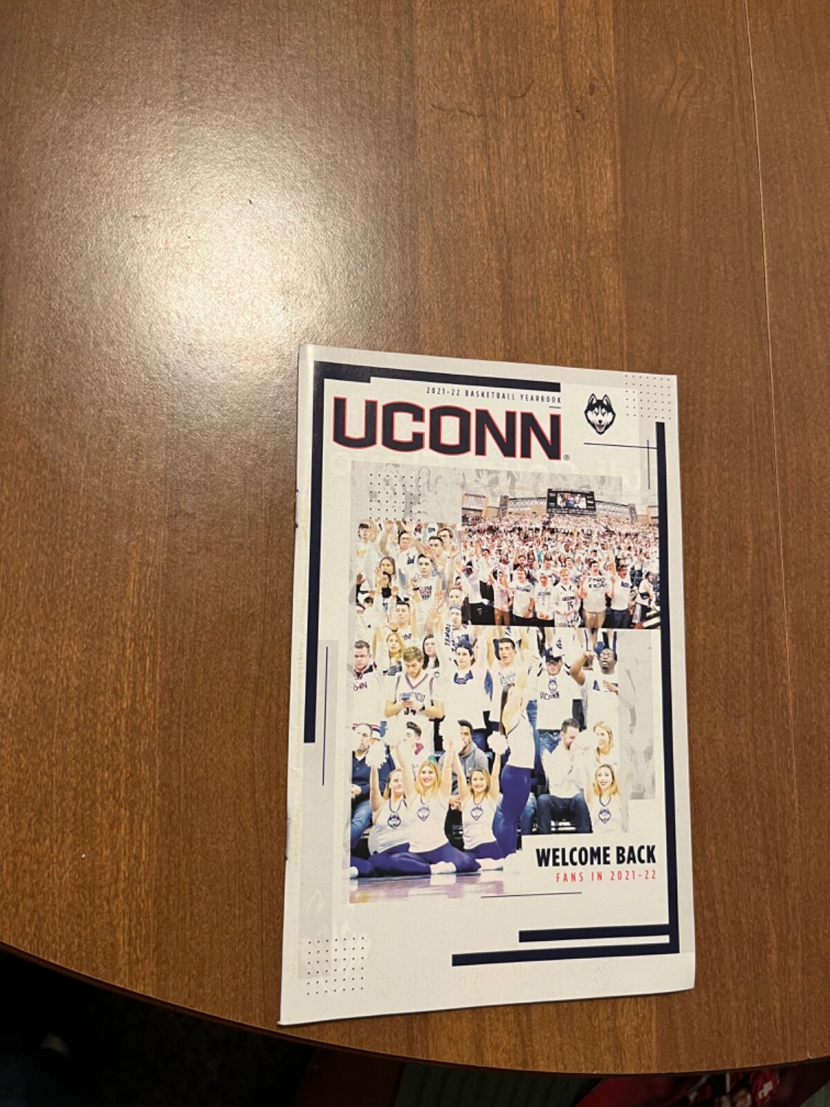 UConn 202122 Men's and Women Basketball Yearbook สถานีตำรวจภูธรตากใบ