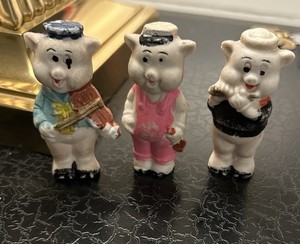 3 WALT DISNEY THREE LITTLE PIGS Bisque Porcelain Figurines 1930s Japan