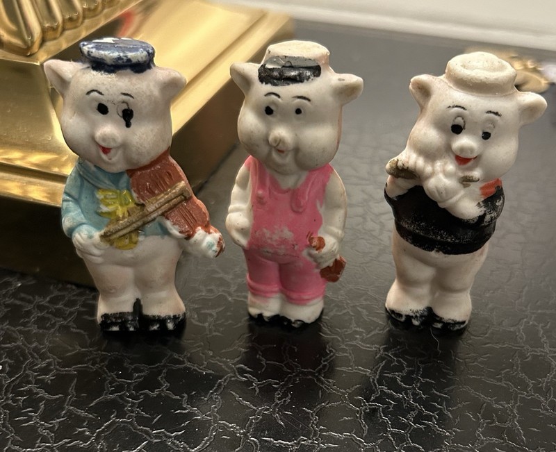 3 WALT DISNEY THREE LITTLE PIGS Bisque Porcelain Figurines 1930s Japan