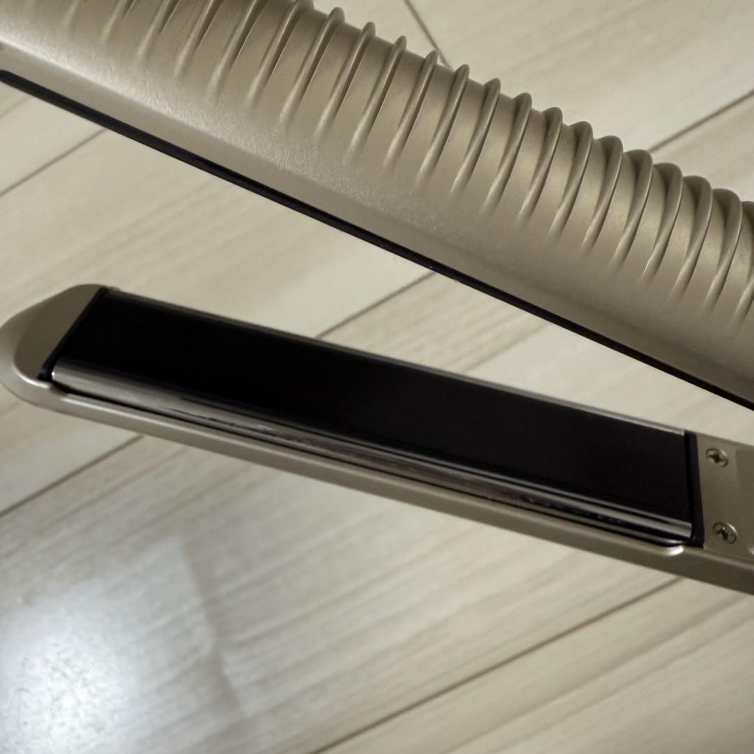 YA-MAN Smooth Hair Straightener Photo Ion Authentic Preowned Tested Silver Tone