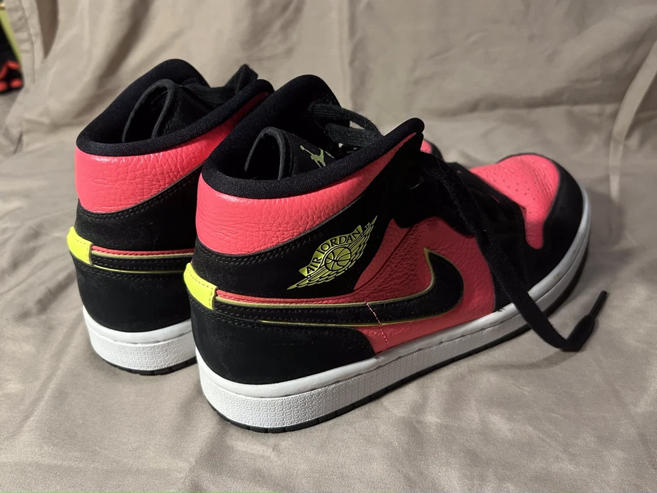 Size 9.5 - Air Jordan 1 Retro Mid Hot Punch Volt W - Изображение 2 из 4