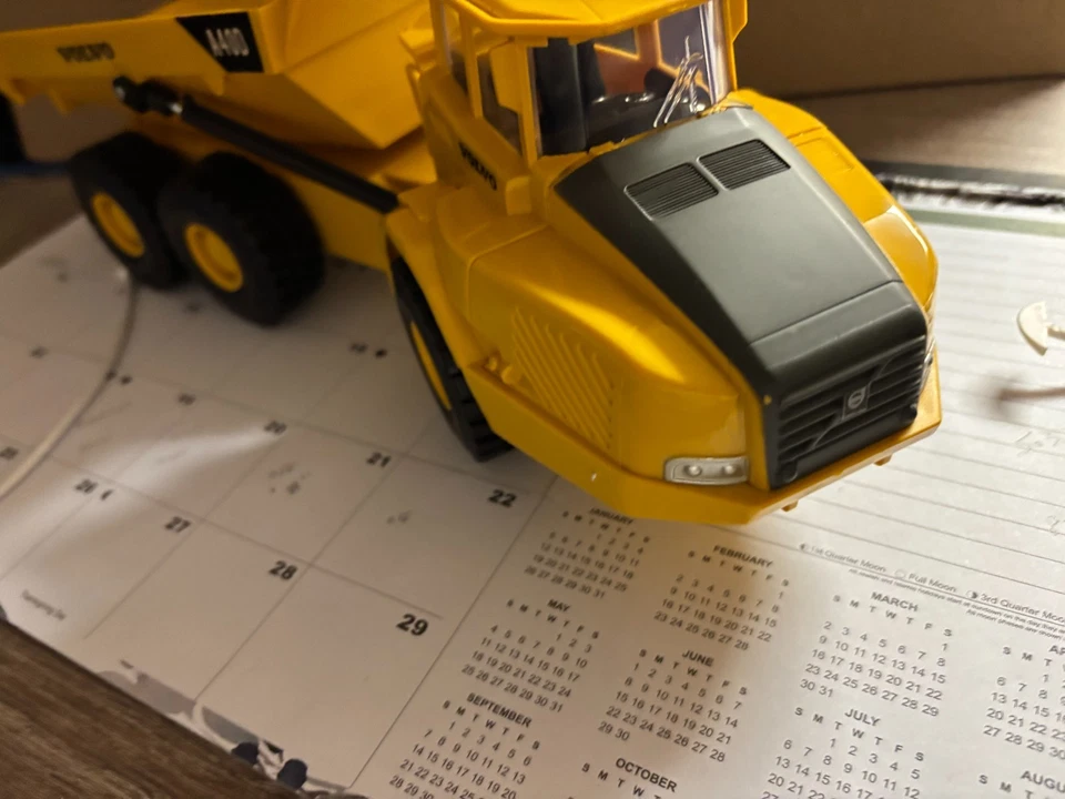14" LONG NEW RAY VOLVO A40D  ARTICLATED DUMP TRUCK, NO PACKAGING # B 711 - Image 2 of 3