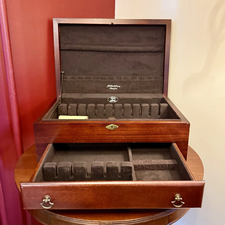 J.E. Cofre de cubiertos antiguos grandes de caoba raro Caldwell & Co - accesorios de latón Foto 2 de 4