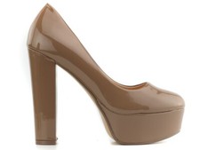 Beigefarbene Plateau-Stilettos in Kaffee