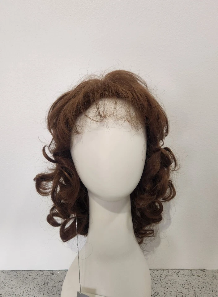 Peruca Estee por Louis Ferre longa estilo encaracolado monofilamento canela 30 - Imagem 3 de 4