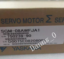 New In Box Yaskawa SGM-08AWFJA1 AC Servo Motor