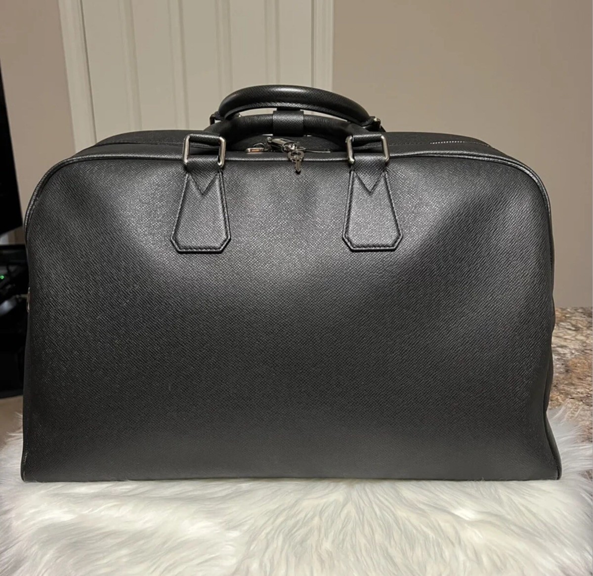 Authentic LOUIS VUITTON Neo Kendall Taiga Travel Bag | eBay Authentic LOUIS VUITTON Neo Kendall Taiga Travel Bag | eBay