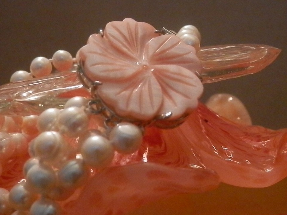 Hand Made Cultured White Hand Knotted Pearls with Pink Shell Flower ...
