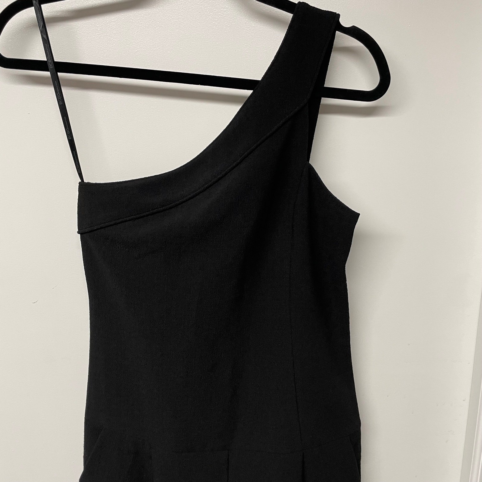 BCBGeneration Solid Black One Shoulder Crepe Fitt… - image 5