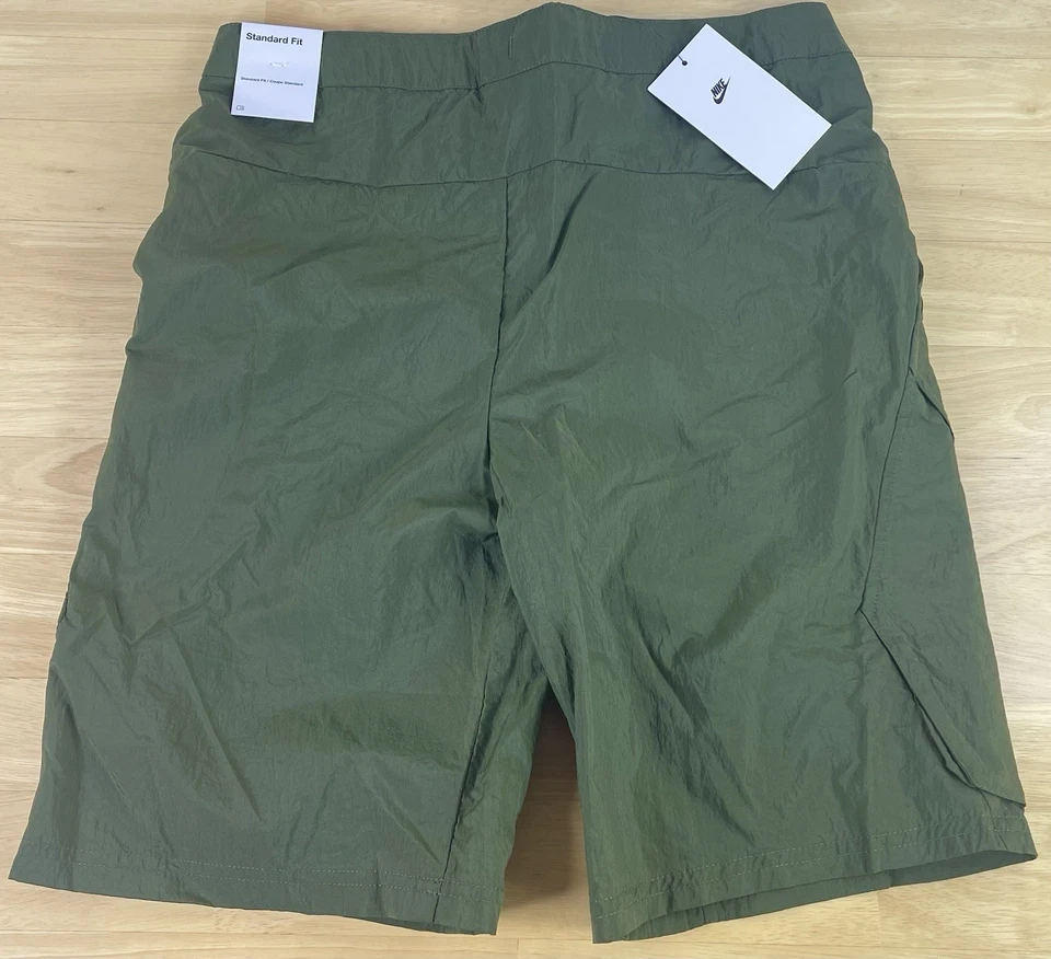 Shorts cargo Nike tecido utilitário verde oliva - DO6584-326 - Infantil tamanho XL - Novo com etiquetas - Imagem 3 de 4