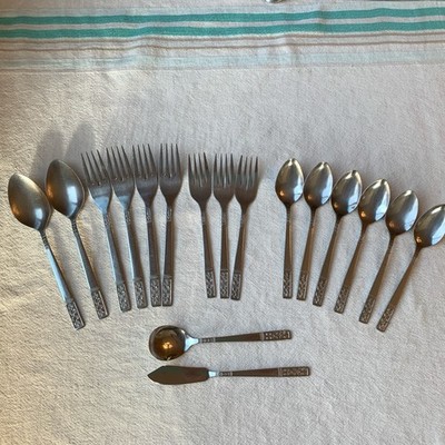 Vintage CustomCraft MCM Fleur De Lis Stainless Flatware Taiwan Set Of 17