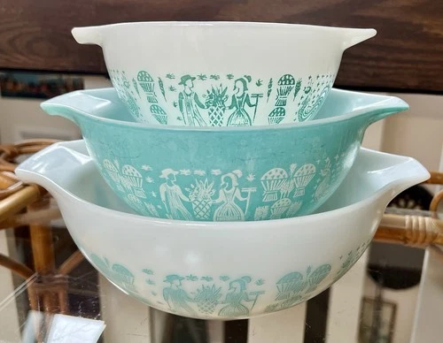 Pyrex Amish Butterprint Nesting Mixing Bowls Set of 3 1960s  Vintage
