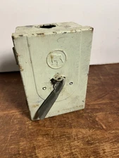 Vintage RF211 Bulldog Electric Fuse Safety Switch Box Steampunk 120Volt Untested