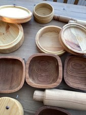 Set ciotole e pentole e contenitori e mattarelli in legno 
