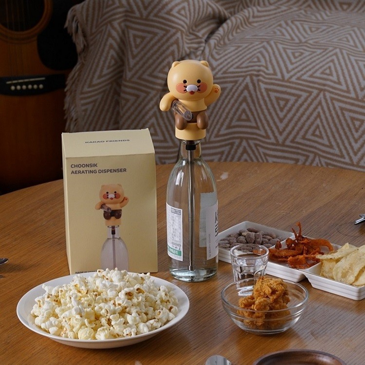 Cute soju cups and plates fom Kakao Friends! It's the perfect gift for Ryan fans! 😍 Who is your favorite Kakao Friends character? #VisitKorea later #OurHeartsAreAlwaysOpen