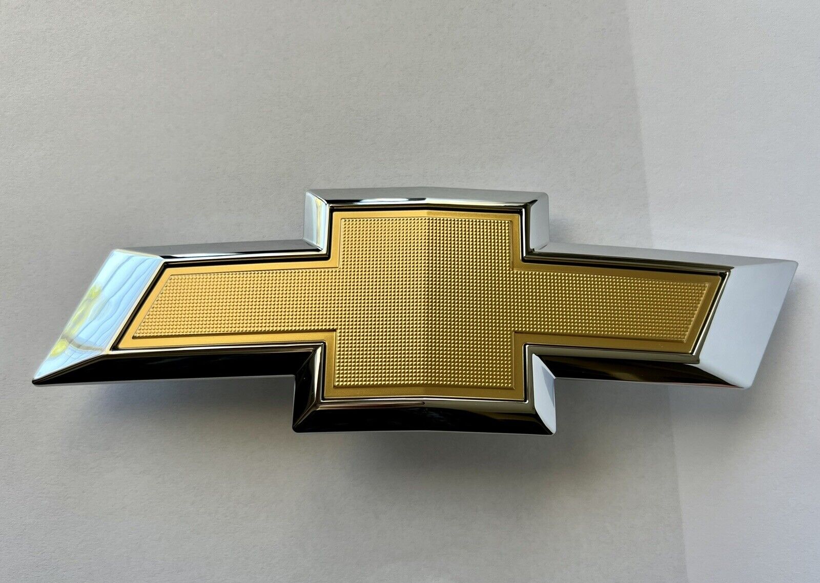 NEW! MINT! 2017-2022 CHEVROLET BLAZER TRAX BOWTIE EMBLEM LOGO BADGE OEM 42353809