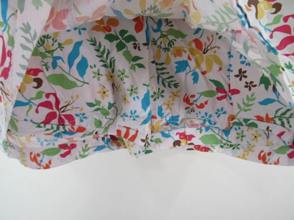 Skorts Ciervo Blanco Talla Damas 14 Blanco Floral Cremallera Lateral Foto 3 de 4