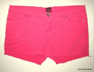 TORRID-Womens-PLUS-22-3X-HOT-PINK-Jean-SHORTS-Frayed-Hems-Denim-STRETCH