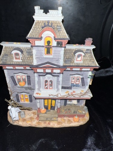 10” Brian Baker Collection "Halloween House" Model 011107 Deja Vu Decor #862 - Picture 3 of 7