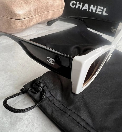 Occhiali da sole donna Chanel bianco e nero - Foto 13 di 15