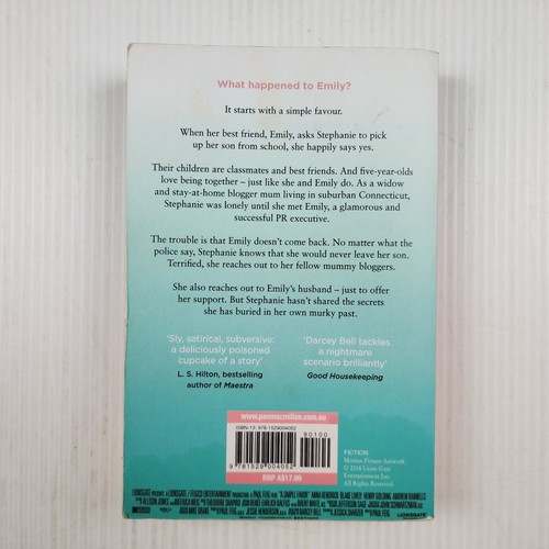 A Simple Favour by Darcey Bell Paperback Book - Picture 2 of 11