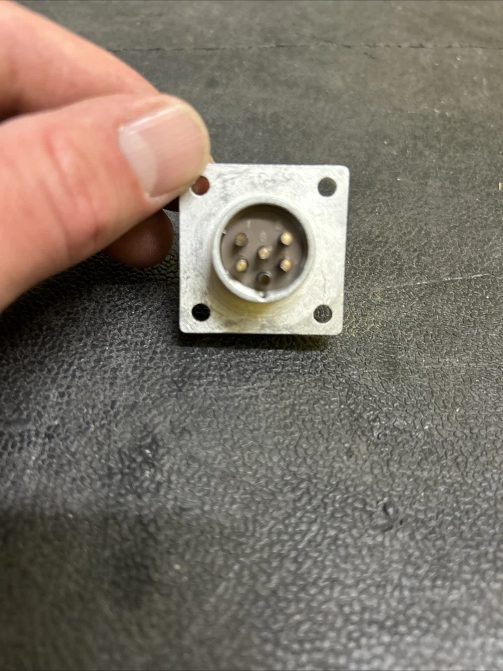 ITT Cannon RWK-6-31SL Circular Connector Receptacle - Image 3 of 4