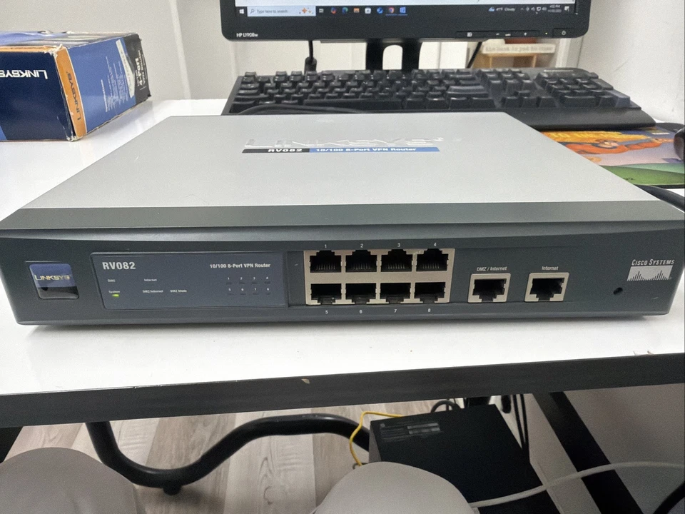 Linksys RV082 100 Mbps 8-Port 10/100 Wired Router - dual WAN load balance & VPN - Image 2 of 4