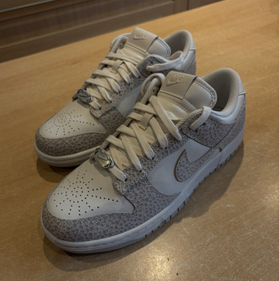 Nike Unisex Sneaker Low Top EU 41 elfenbeinfarben Schnürung Tiermuster