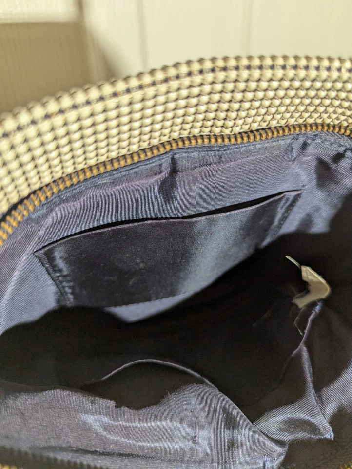 Whiting and Davis Off-White Mesh Evening Bag - Image 3 of 4