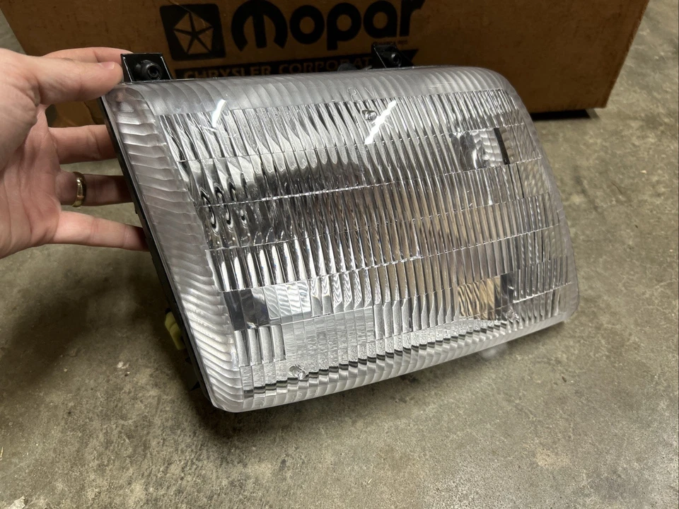 LÂMPADA DE FAROL LATERAL GENUÍNA MOPAR 98-03 DODGE RAM VAN 1500 PASSAGEIRO 55076562AB - Imagem 2 de 4