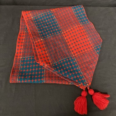 Leacock & Co Red & Green Vtg Table Runner With Tassels And Gold Accents 5 10 