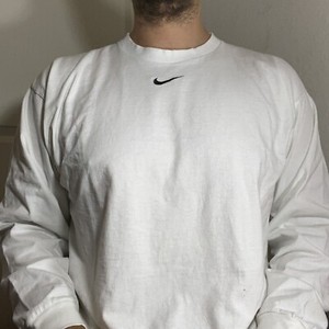 center swoosh nike shirt
