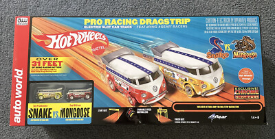 CHASE Auto World 31 Foot Track Hot Wheels VW Snake vs Mongoose Dragstrip Slot