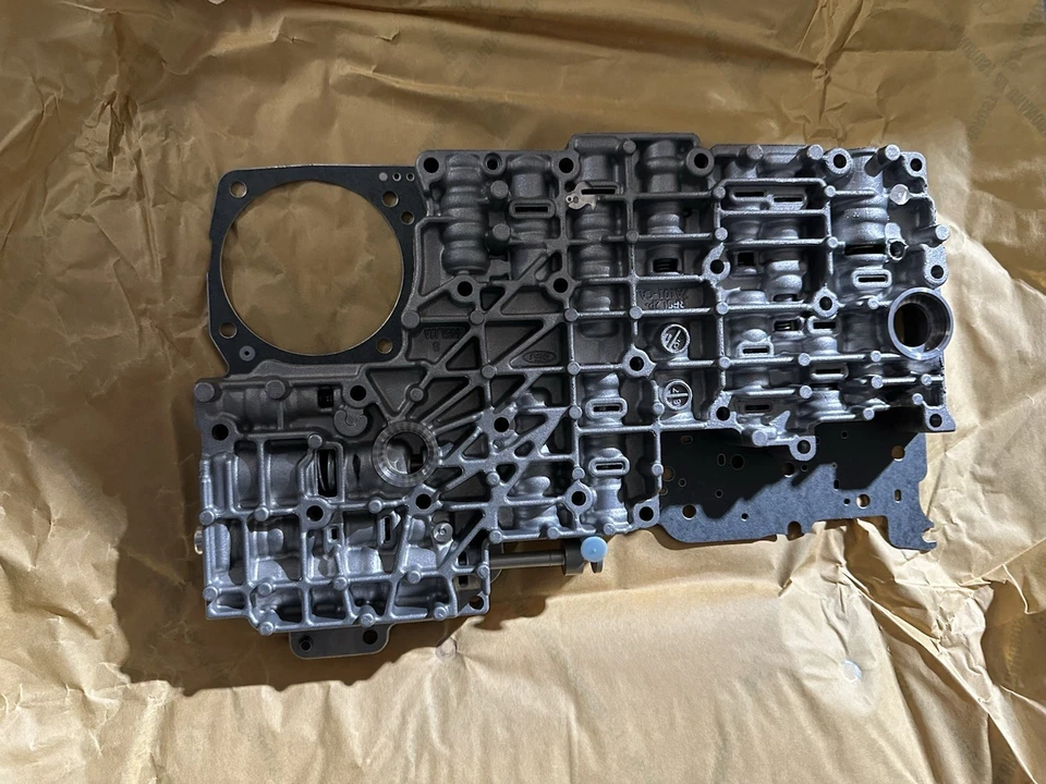 NUEVO, OEM Ford 4L2Z-7A100-BA carrocería de válvula 2004-2008 Mercury Mountaineer, Explorer Foto 2 de 4