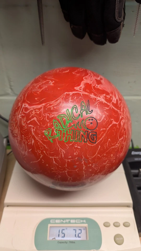 Bola de boliche Radical Thing Buster Bowlers Edge 15 lb 7 oz nova em folha! - Imagem 3 de 4