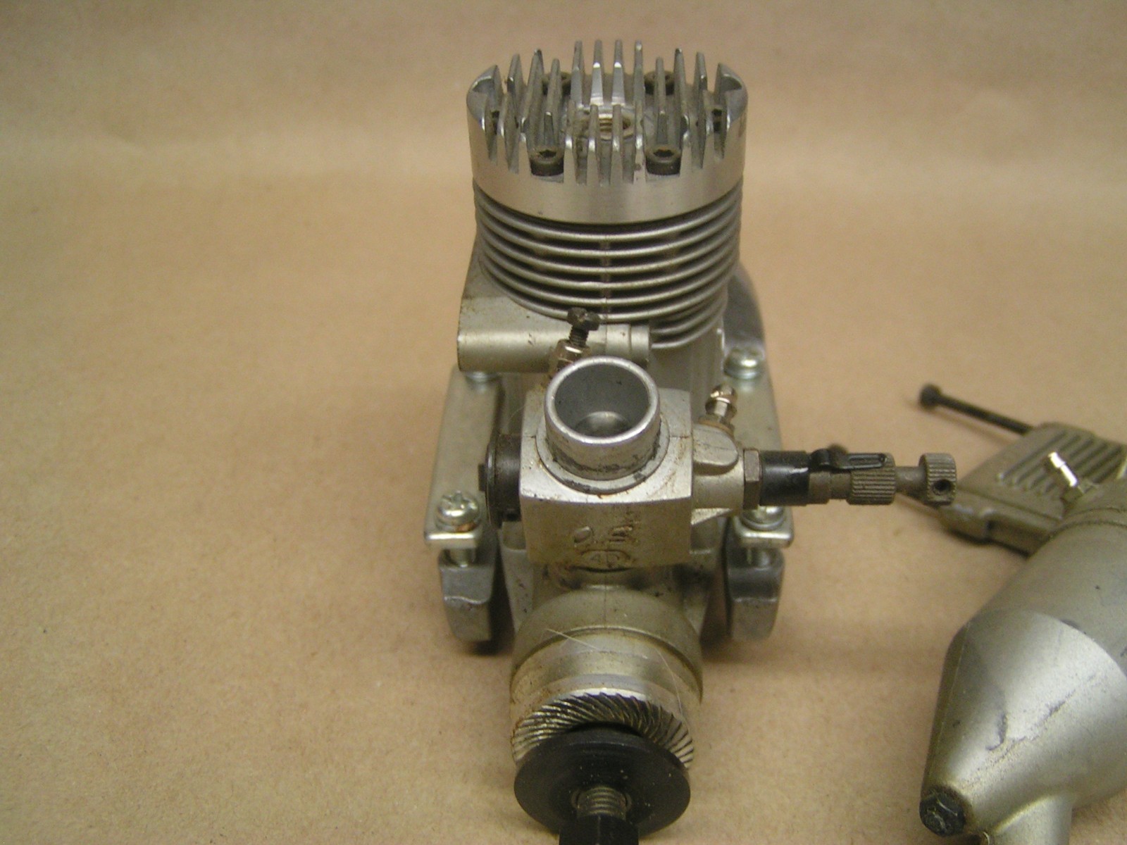 O.S. Max .40 SF, very little use, clean, w/muffler & mount, GREAT COMPRESSION