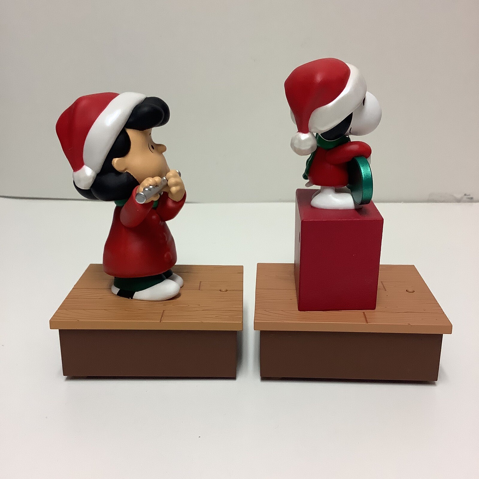 Hallmark Peanuts Wireless Band Christmas Charlie Brown Lucy Snoopy
