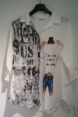 Weiß/bunte Bluse mit 3/4-Arm und buntem Frontdruck/Spruch Gr. XXL